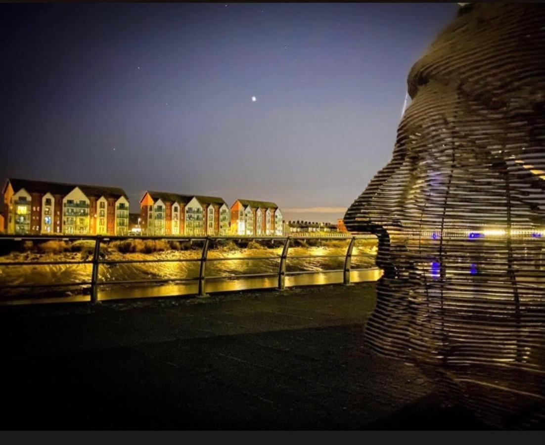 Luxury Riverside 2 Bedroomed Apartment With Balcony Newport  Exterior foto