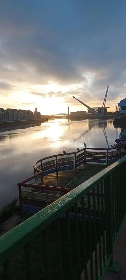 Luxury Riverside 2 Bedroomed Apartment With Balcony Newport  Exterior foto