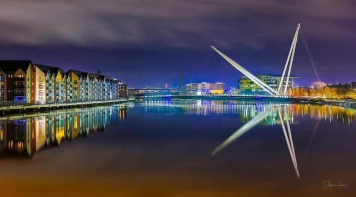 Luxury Riverside 2 Bedroomed Apartment With Balcony Newport  Exterior foto