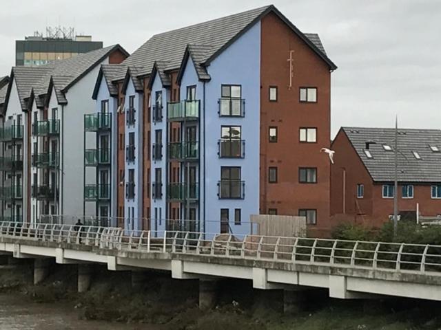 Luxury Riverside 2 Bedroomed Apartment With Balcony Newport  Exterior foto