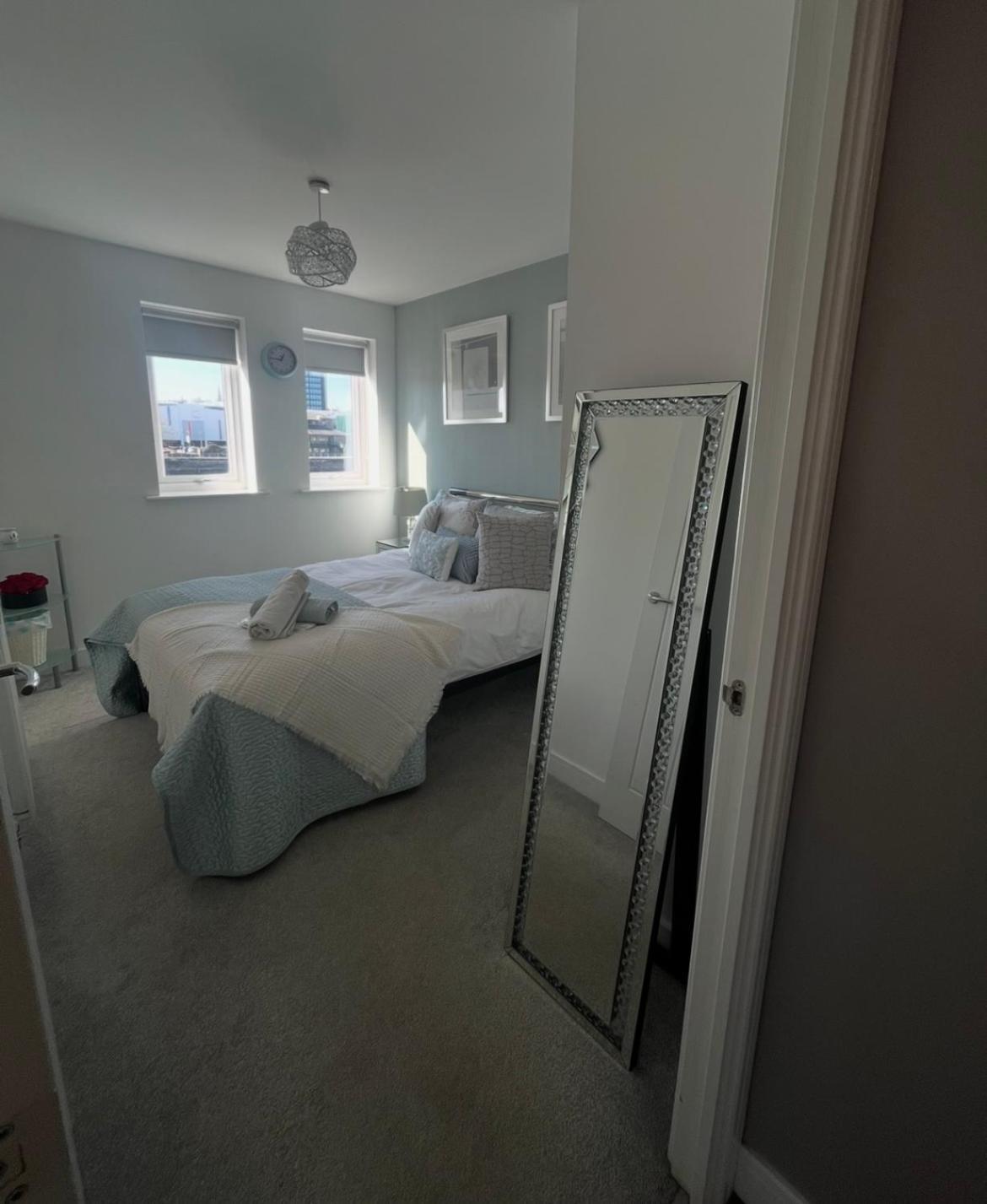 Luxury Riverside 2 Bedroomed Apartment With Balcony Newport  Exterior foto