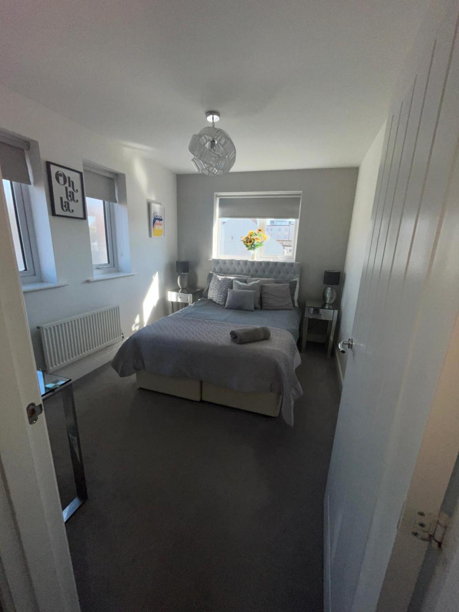 Luxury Riverside 2 Bedroomed Apartment With Balcony Newport  Exterior foto