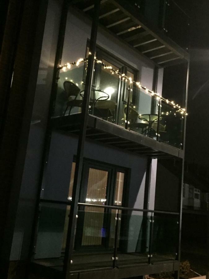 Luxury Riverside 2 Bedroomed Apartment With Balcony Newport  Exterior foto
