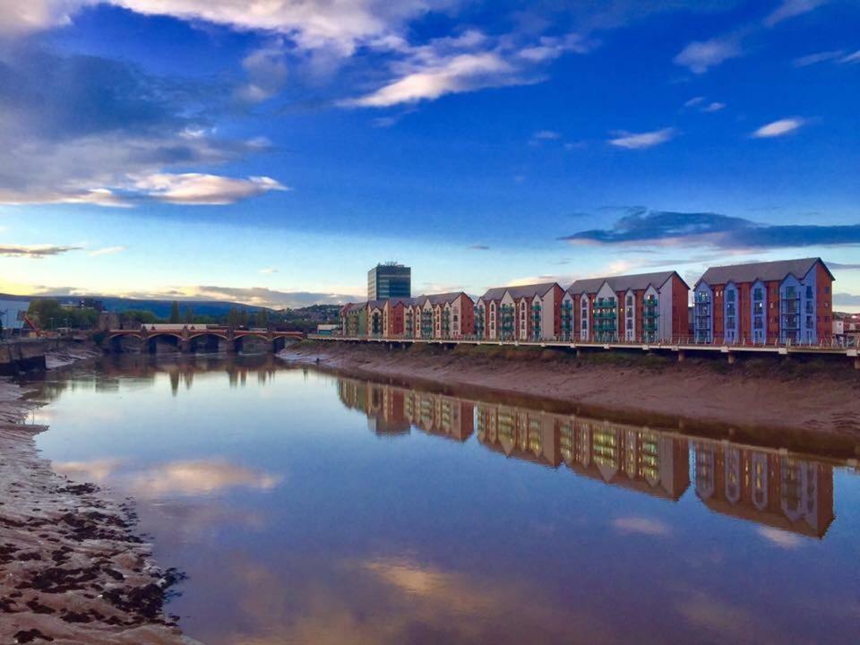 Luxury Riverside 2 Bedroomed Apartment With Balcony Newport  Exterior foto